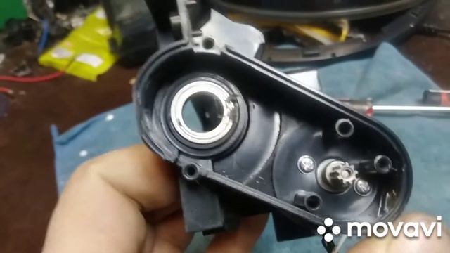 Redmond RV-R500 доработка щёточного узла. удаляем неисправный подшипник.