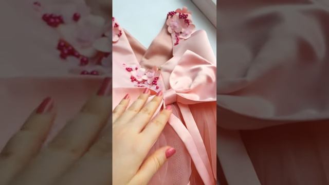 Детское розовое  пышное платье. Вышивка ручная