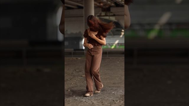 Что лучше снимает SlowMotion видео: Iphone или DSLR профессиональная камера.