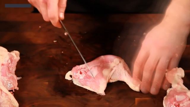 Как разделывать курицу.  #Короче ускоренное видео