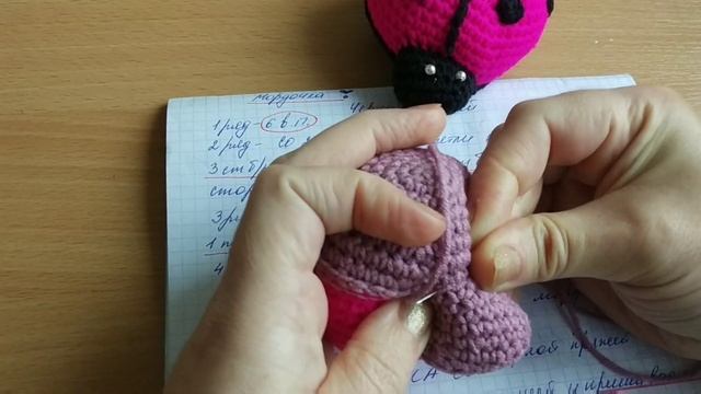 Продолжение пришивание мордочки Божьей коровки вязание крючком от Кристины ??????