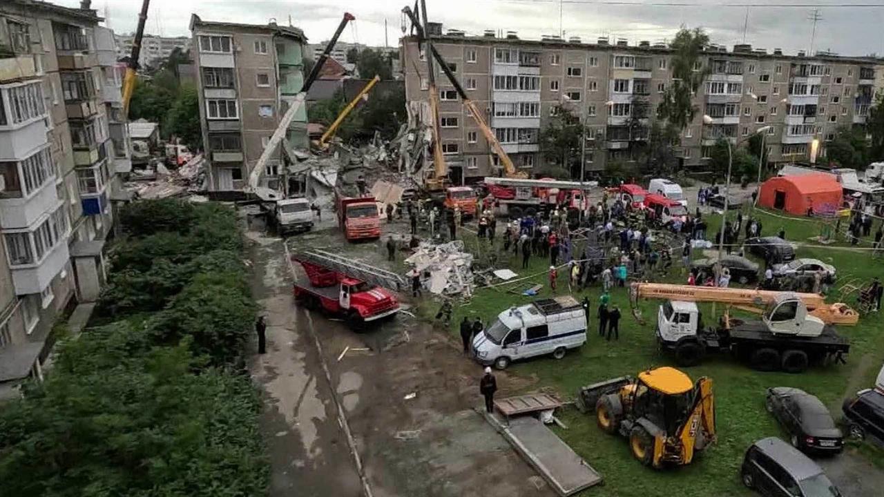 В Нижнем Тагиле продолжается спасательная операция в разрушенной пятиэтажке