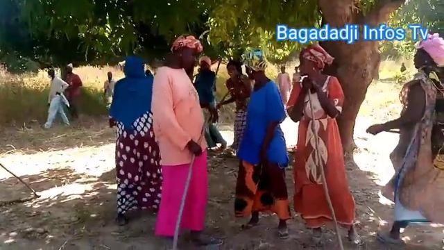 set sétal du village de Bagadadji en vue de préparer la ziarra annuelle d'Ehadji Fodé kadialy seydi