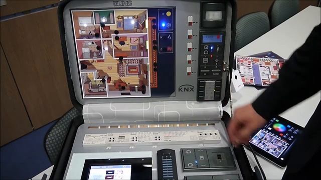 JUNG KNX (Smart House) Demo Suitcase, features demonstration
