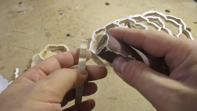 Декоративная тарелка на лобзиковом станке. Земляничная