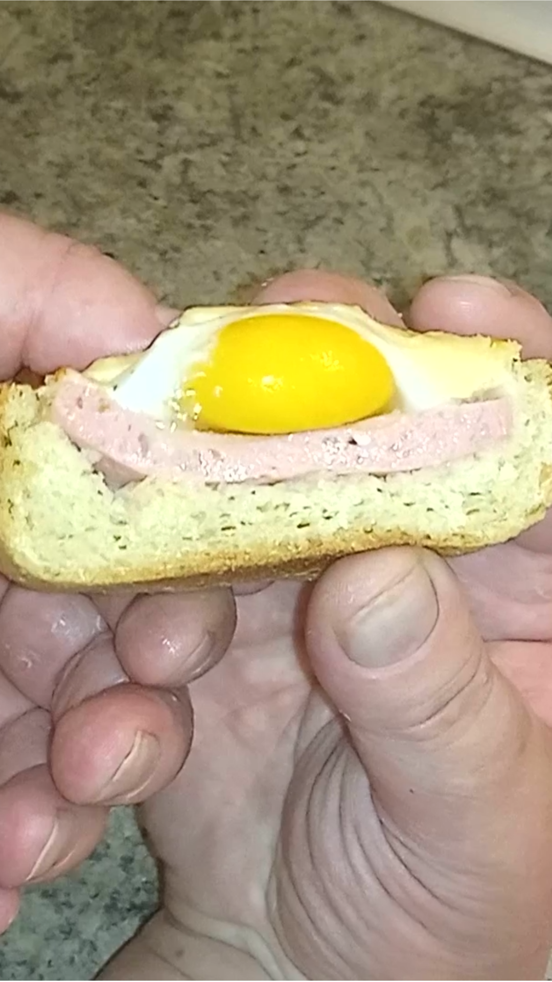 Вкусный бутерброд с яйцом, сыром и колбасой в духовке от Одобрено Food