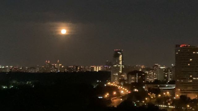 Суперлуние (осетровая луна) в Крылатском