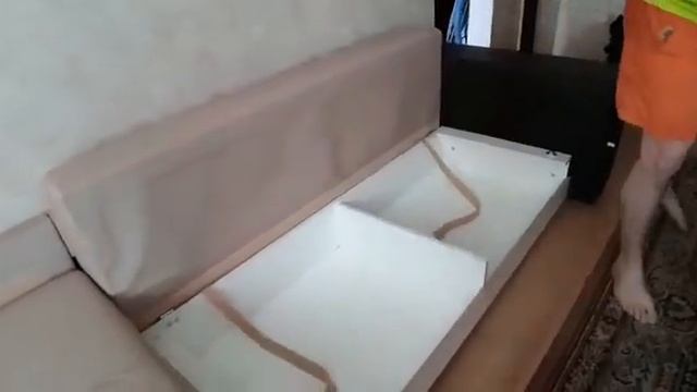 Много мебели, диван Дубай спустя год