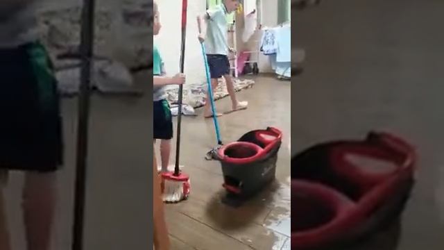 Как нужно мыть полы)