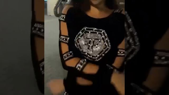 Крутой женский костюм со стразами