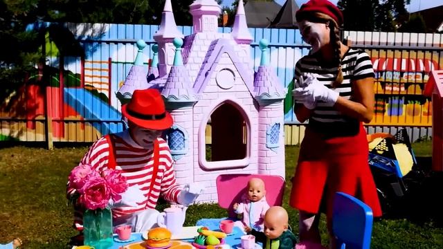 Кукла БЕБИ БОН в отеле с ПАУКАМИ! Играем в куклы Baby Born в видео для девочек