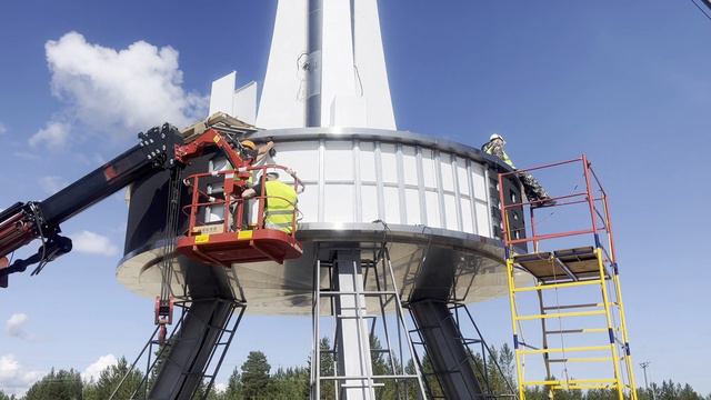 Видеоэкран на стелле в Когалыме. Процесс монтажа.