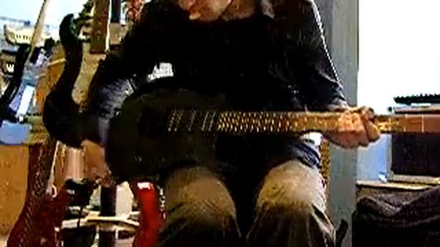 Squier vs Ibanez