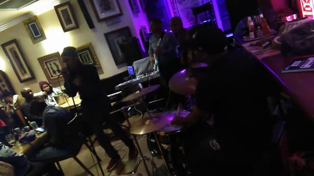 Hlonkie Ke Slenda performing @ tavern restaurant (track remix)