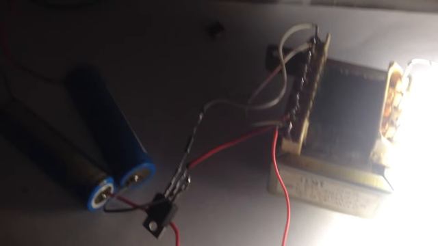 Преобразователь напряжения на сетевом трансформаторе и одном транзисторе