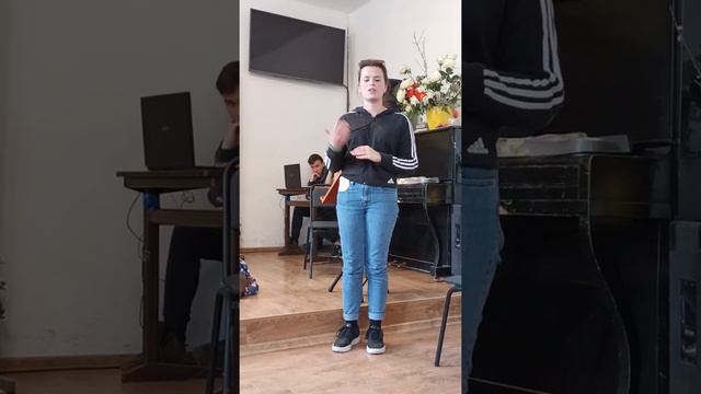 18.04.22 Церковь ЕХБ в г. Берегово. Участие сестры Юли ( свидетельство и пение)