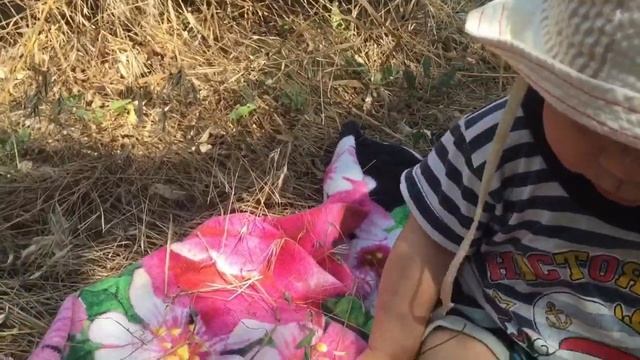Видео с детьми наши развлечения! Подушки в перья :)