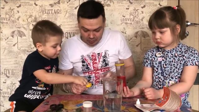 САНЯ И СОНЯ СТАВЯТ ОПЫТ "ХИМИЧЕСКОЕ ЖЕЛЕ". МАЛЕНЬКИЕ ЧЕНЫЕ!