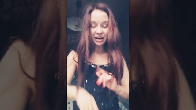 пацанмолодойонамолодаяногтикрасныетакаяделоваяонвкостюмечерномпоушивнеевлюбленный