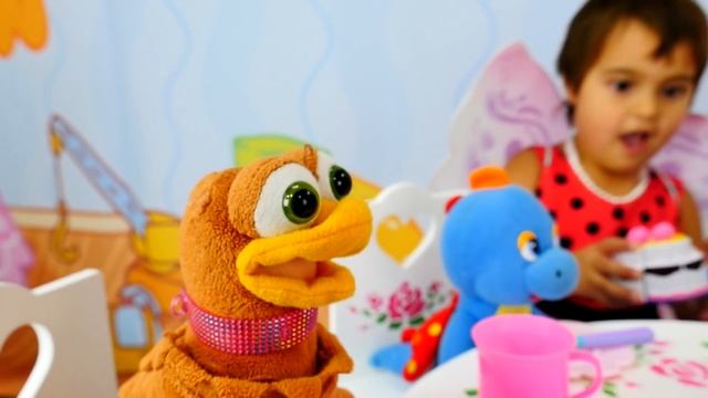 Развивающие игры для девочек: учимся принимать гостей