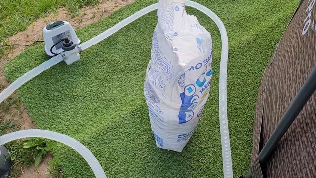 Бассейн с песочным фильтром и хлорогенератором. Растворение соли в бассейне