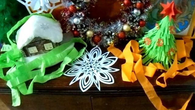 Выставка  поделок  "Мастерская Деда Мороза"  в Большещербиничской сельской библиотеке
