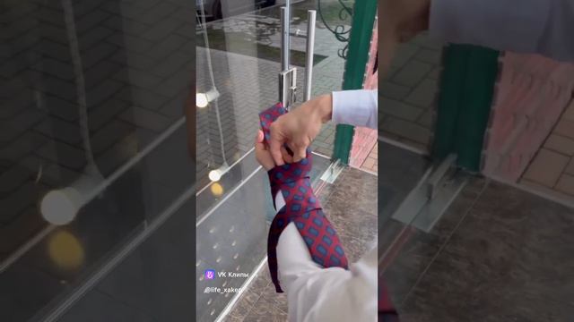 Завязать галстук очень быстро