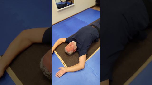 Упражнения для поддержки симметрии тела после остеопатической правки.