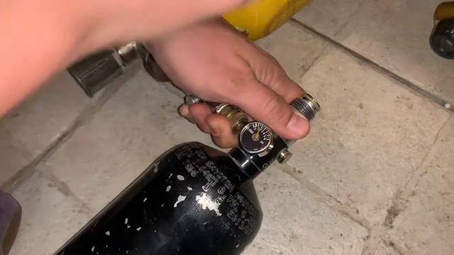 Заправка сжатым воздухом пейнтбольного баллона