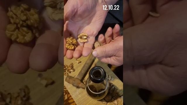 СЕЗОН грецких орехов Мастер-класс от ПАПЫ как быстро очистить грецкие орехиорехи nuts деревня