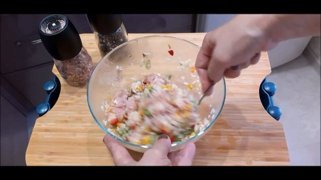 Фаршированный сладкий перец с гавайской замороженной смесью.