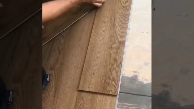 how to cut the corner cutting pcs in floor tileطريقة قطع السيراميك| تركيب ارضيات خشبية