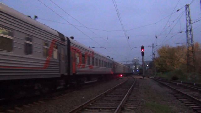 Электровоз ЭП1М-565 с поездом №142 Екатеринбург — Симферополь