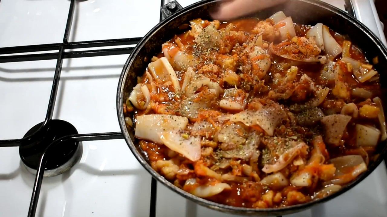Кальмары в томатном соусе