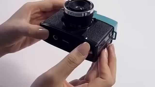 How to use the Diana Mini (Demo video) #2 - via Lomography
