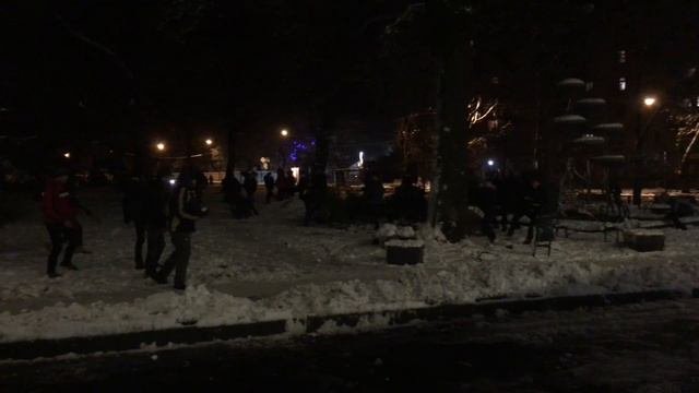 Снежный батл Пятёрка VS Гигант в 4К