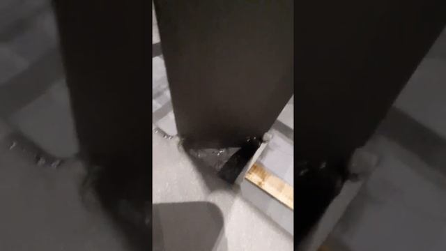 Замазываю дырки в сварочных швах