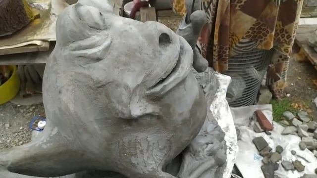 Лягуха укомплектованная мухами...