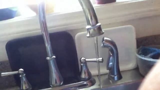 What static electricity on comb does to water running from