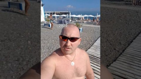 погода в Дагомысе прям летняя и очень много народа на пляже к осени еще наверное некто не готов