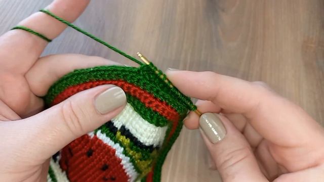 Часть 2.🍉🍉 вяжем тапочки тунисским вязанием