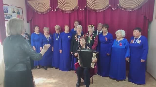 Хор ветеранов войны и труда Калмыкии поздравил ветеранов Антрацитовского района с Днем Победы