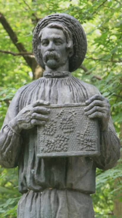 П.И.Прокопович изобрёл рамочный улей в 1814г.