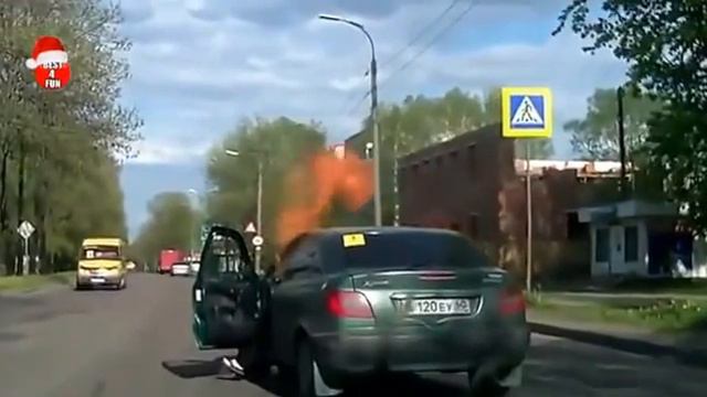 Горячая девушка.
