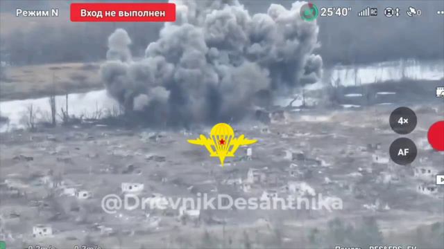 ✈💣💥⚡Ударами авиационных бомб уничтожены украинские боевики, пытавшиеся высадиться в Крынках