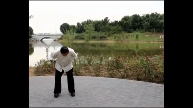Мастер Чэн ши багуачжан Ма Линчен демонстрирует яншэн гунфа.