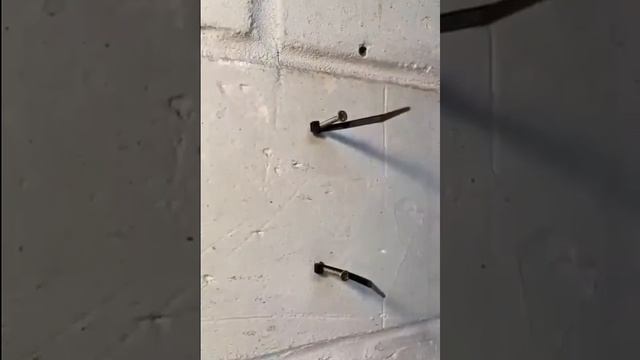 Как закрепить кабель на стене.