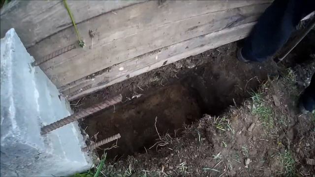 Забор на даче. Часть 3. Подготовка опалубки и арматуры для бетонирования основания забора.