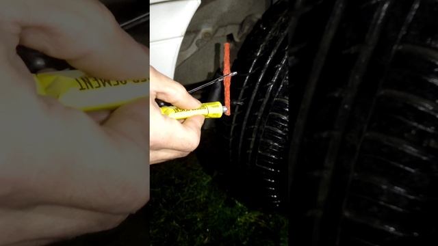 КАК ЗАКЛЕИТЬ БЕСКАМЕРНУЮ Шину не снимая колесо