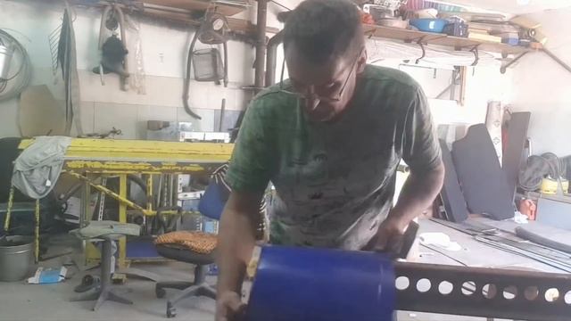На остатки жести сделал ведро.